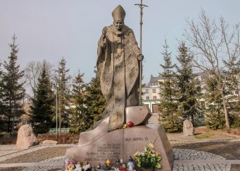 pomnik papiez Jan Pawel Suwalki