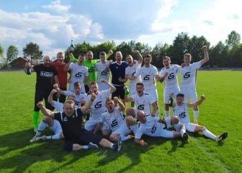 GKS Mamry Giżycko po wygranym meczu (zdj. Facebook)