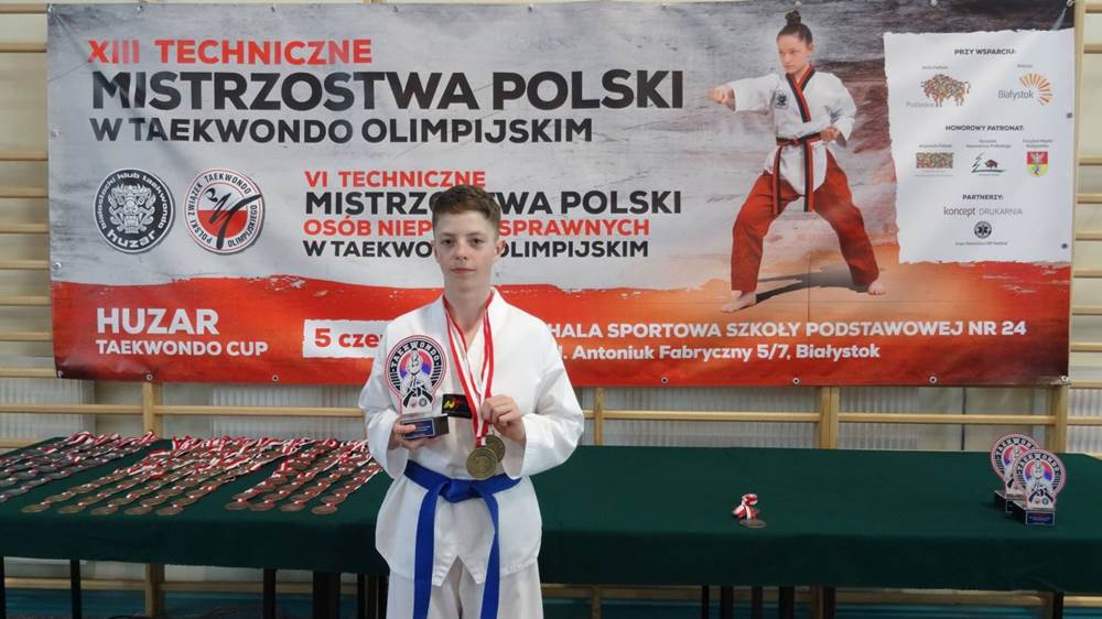 Bartosz Sowula Mistrz Polski kategorii junior mlodszy Mistrz Polski par synchronicznych najlepszy technik zawodow. 2