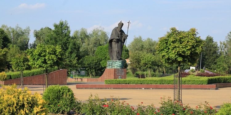Pomnik Jana Pawla II Jan Pawel II Elk plac