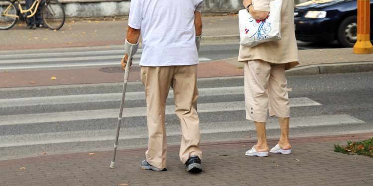 inwalida na o kulach niepelnosprawni bariery przejscie dla pieszych emeryci renta rencisci