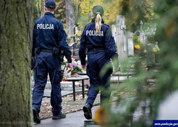 policjanci na cmentarzu, akcja Znicz