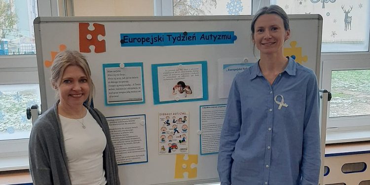tydzien autyzmu od lewej Ewa Drzymkowska i Anna Ciechalska