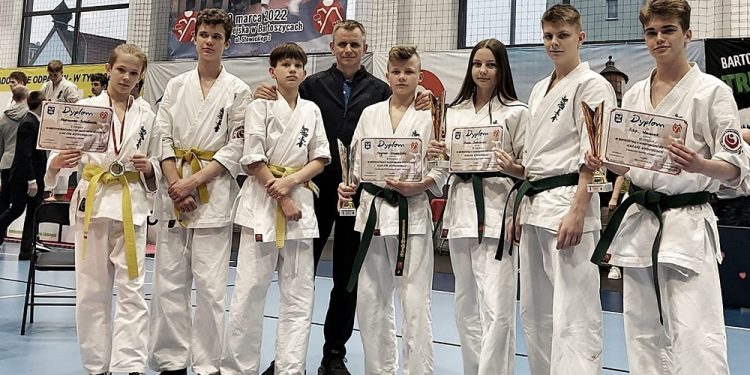 zdj. fb Ełcki Klub Karate Kyokushin
