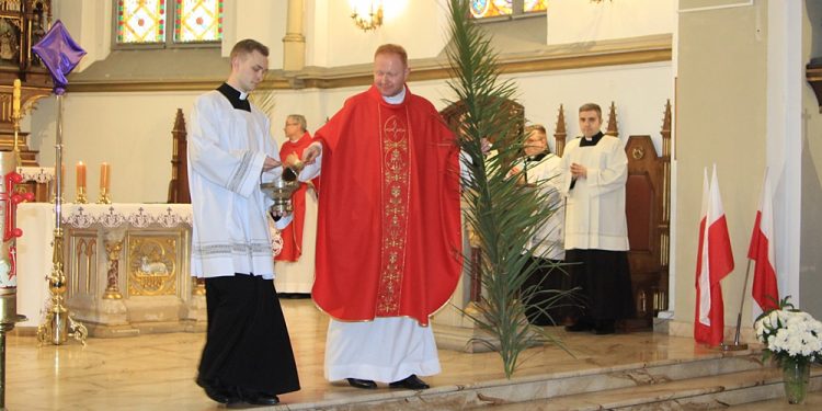 ksiądz Piotr Paliwoda, święcenie palm
