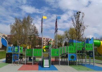integracyjny plac zabaw w Giżycku zdj. Urząd Marszałkowski