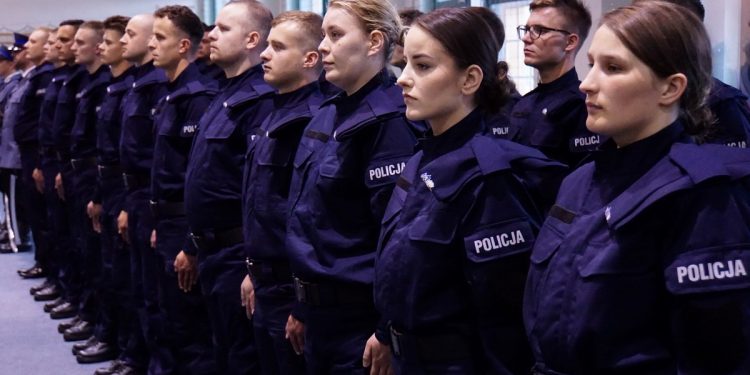 Nowi policjanci złożyli ślubowanie, fot. KWP Olsztyn