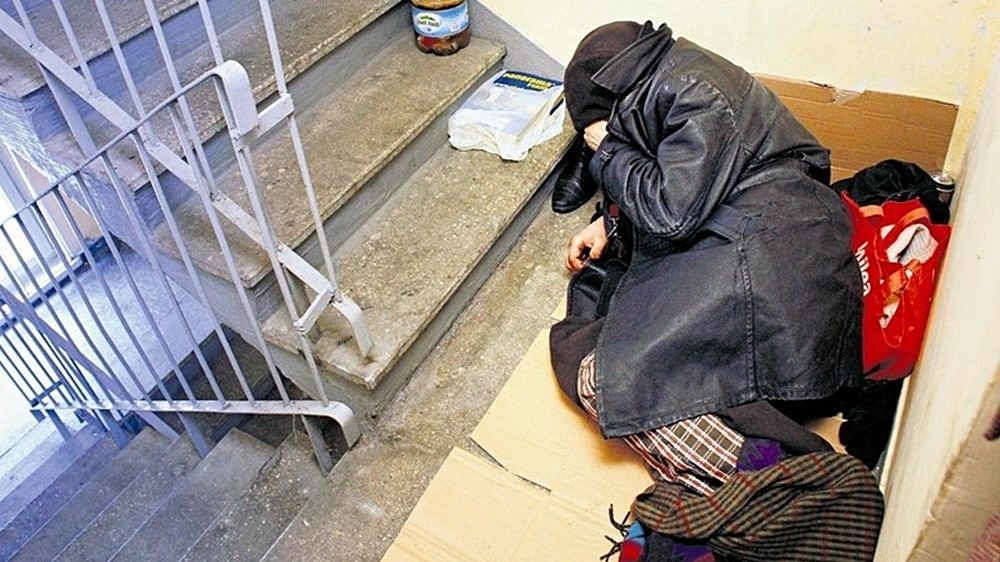 bezdomny osoba bezdomna pomoc bezdomnym zdj. ilustracyjne