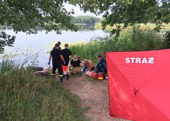 akcja ratunkowa nad jeziorem Sedranki Małe, zdj. Komenda Powiatowa Państwowej Straży Pożarnej w Olecku