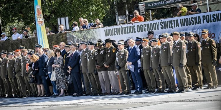 Wojewódzkie obchody święta Wojska Polskiego w Giżycku zdj. 16 Dywizja Zmechanizowana