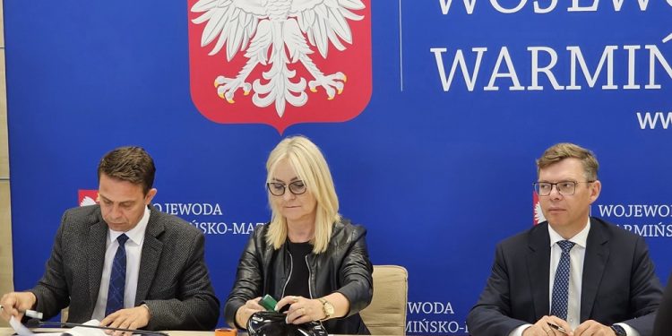 Podpisanie umowy, zdj. Karol Sobczak burmistrz Olecka