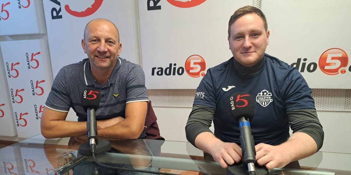 (Z lewej) Robert Kuczyński i Dawid Murawski/ Fot. Radio 5