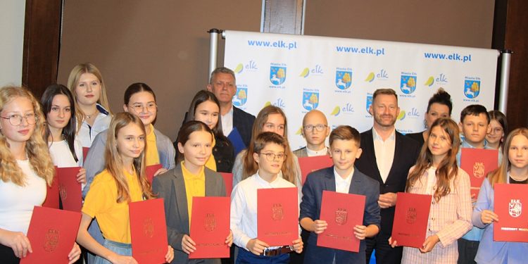 Uroczystość wręczenia stypendiów w Urzędzie Miasta w Ełku