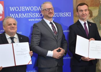 (Z lewej) Zbigniew Szczypiński, Radosław Król i Mateusz Szauer/Fot. UW w Olsztynie