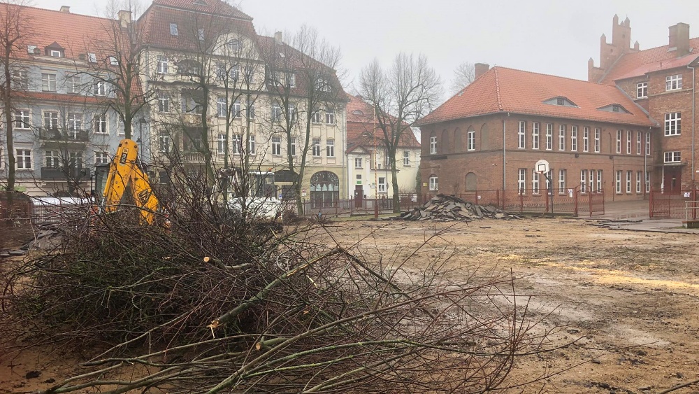 remont boiska przy Zespole Szkół Mechaniczno-Elektrycznych w Ełku