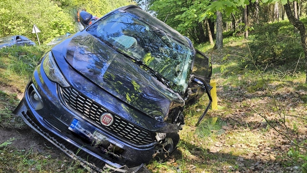Fiat uczestniczący w wypadku, zdj. KPP w Piszu