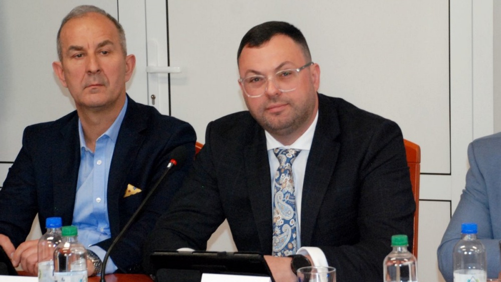 Tomasz Kosobudzki (po prawej) fot. powiat Olecko