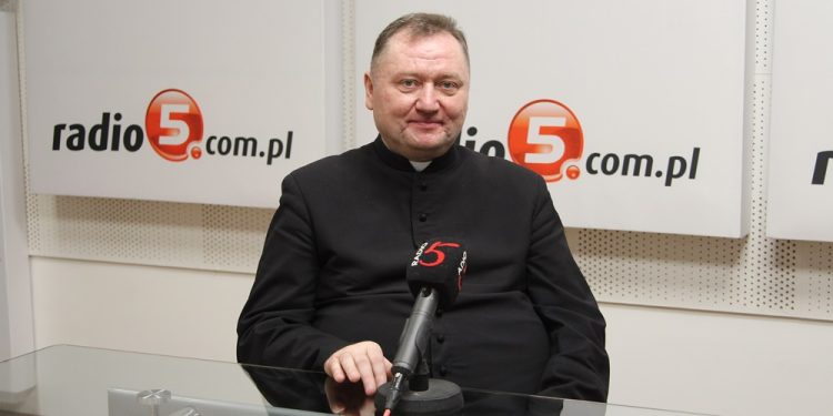 Ks. Jacek Uchan/Fot. Radio 5