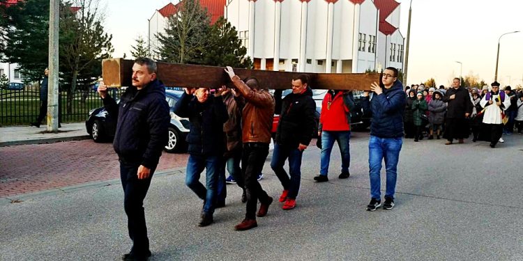 11 04 25 Droga Krzyzowa Suwalki 23