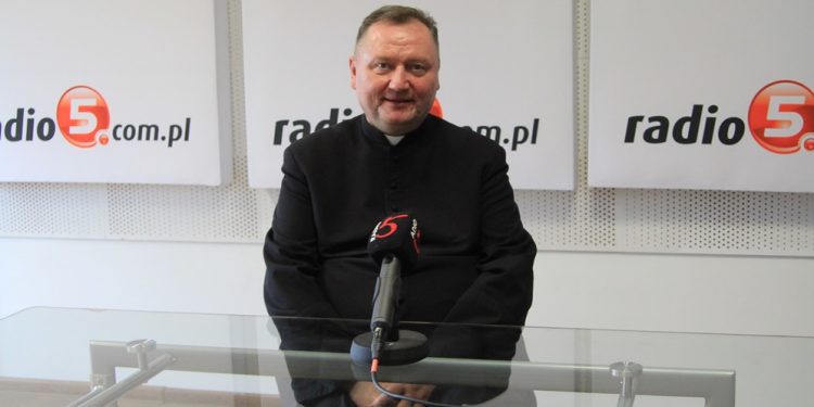 Ks. Jacek Uchan/Fot. Radio 5