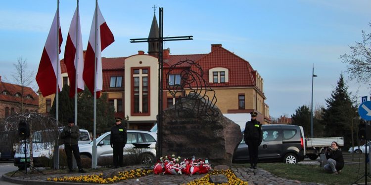 Pamiętają o zbrodni katyńskiej i katastrofie pod Smoleńskiem 1 Miejskie obchody Dnia Pamieci Ofiar Zbrodni Katynskiej i Katastrofy Smolenskiej Elk 2025 28
