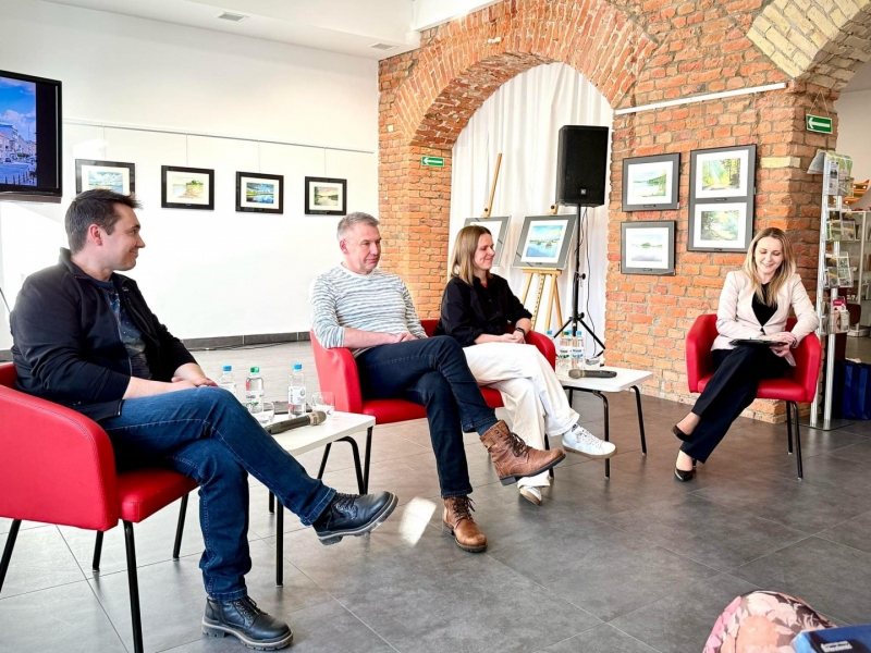 "Wolna amerykanka" w banerach reklamowych 2 debata reklamy 01