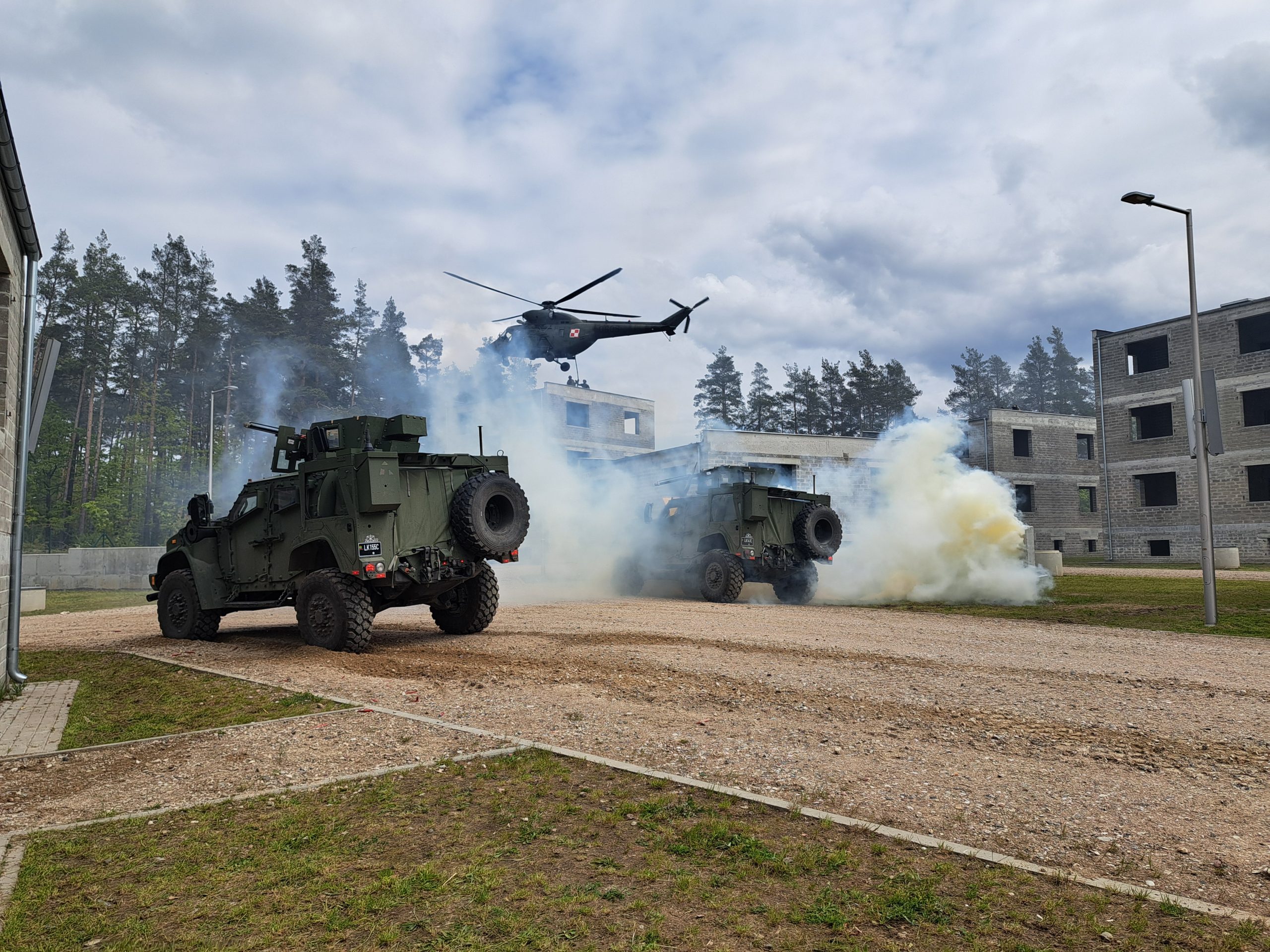 Wizyta prezydentów Polski i Litwy na orzyskim poligonie 6 20250519 115759 scaled