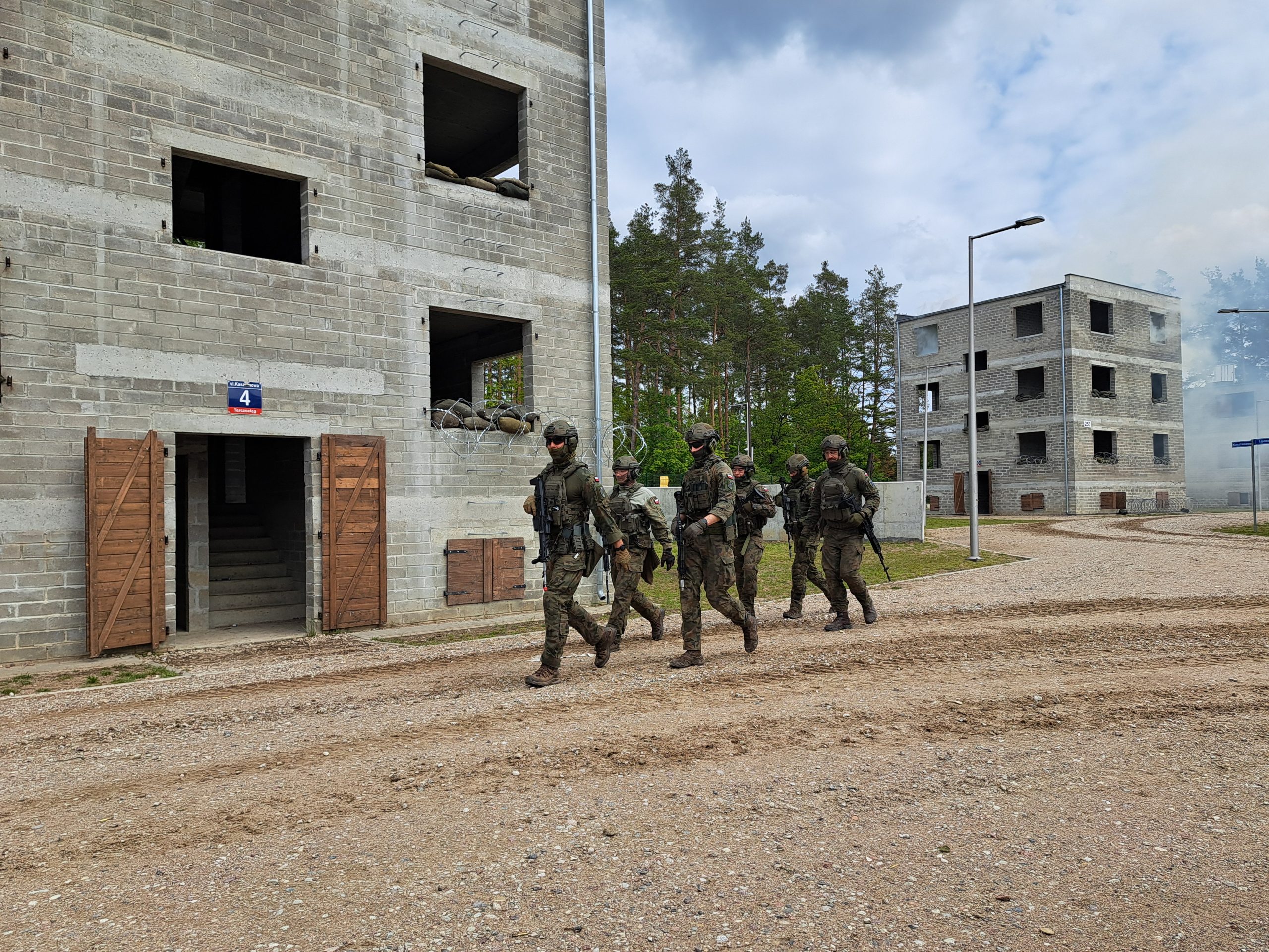 Wizyta prezydentów Polski i Litwy na orzyskim poligonie 3 20250519 121110 scaled