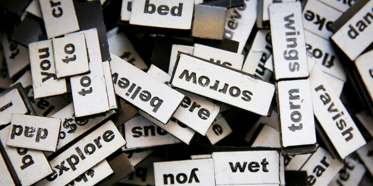 Hasła do krzyżówek i dawni lekarze – odkryj fascynujący świat słów! 1 glen carrie oHoBIbDj7lo unsplash 1