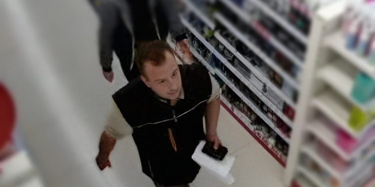 Rozpoznajesz tego mężczyznę? Pytają policjanci 1 zdj. KPP w Ełku