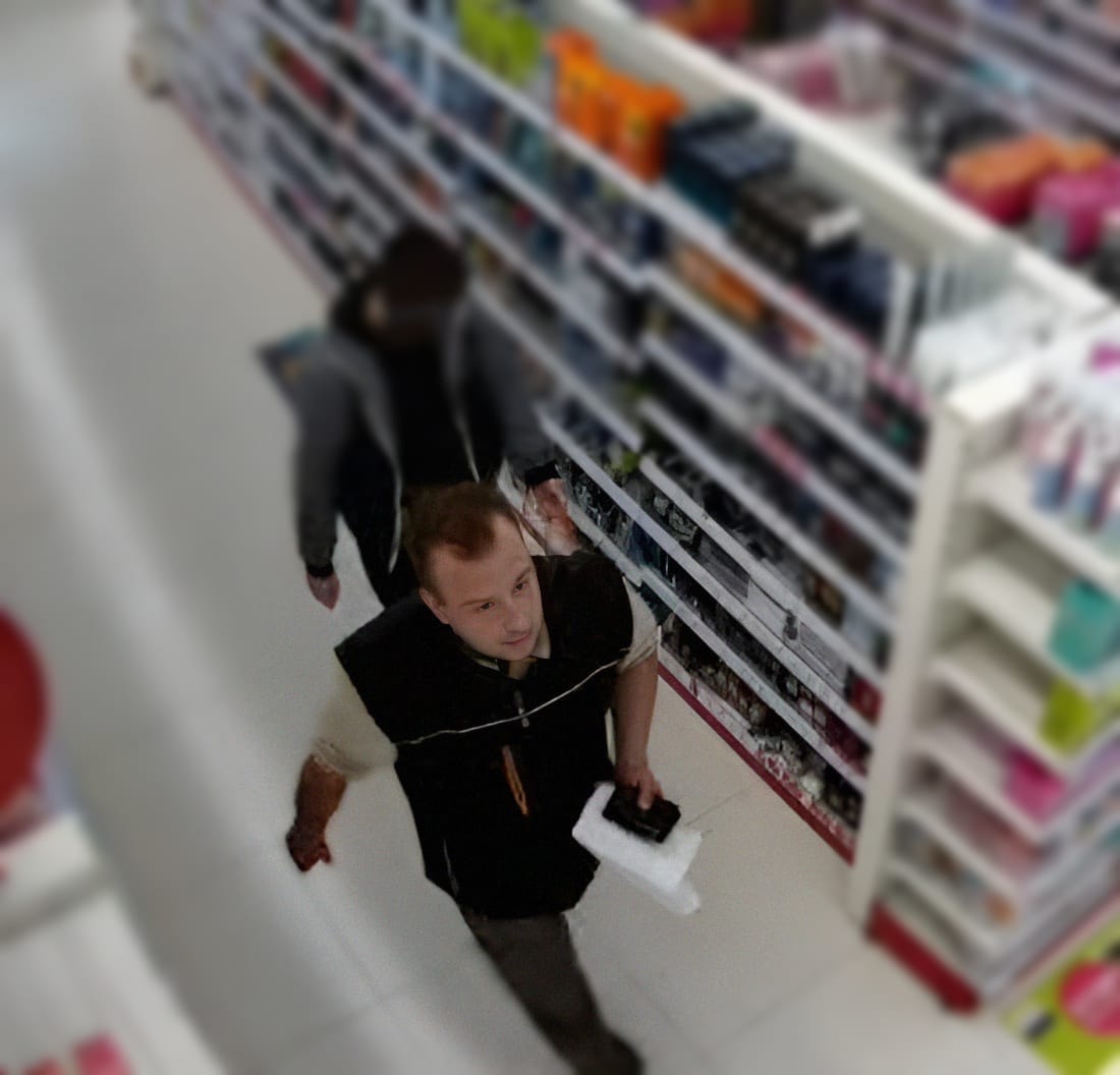 Rozpoznajesz tego mężczyznę? Pytają policjanci 3 kadr. KPP w Elku