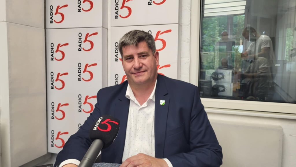 ee49bb3b 480b 4536 b001 abbc0a951bcd