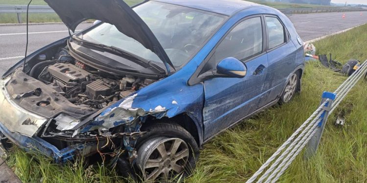Kierująca hondą uderzyła w bariery ochronne 1 zdj. KPP w Ełku