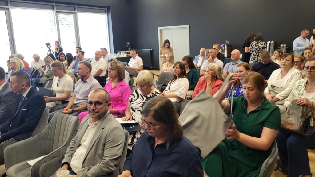 790c081a 3d6a 4f94 9e1f d9346d29557c