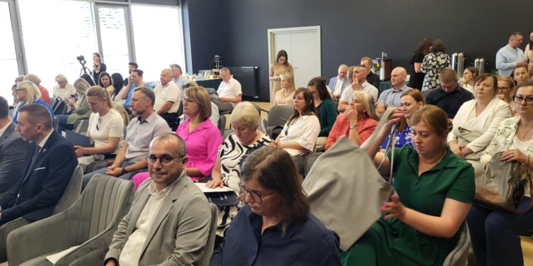 790c081a 3d6a 4f94 9e1f d9346d29557c