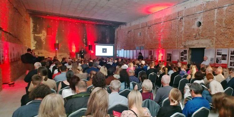 Wystawa „Z albumu dowodcy obozu… 9