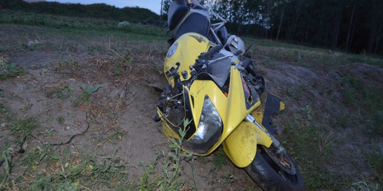 Czołowe zderzenie motocyklisty z osobówką 1 zdj. KPP w Ełk