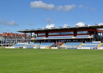 Źródło grafiki: https://commons.wikimedia.org/wiki/File:Municipal_Stadium,_Suwa%C5%82ki_%28by_Pudelek%29_01.jpg
