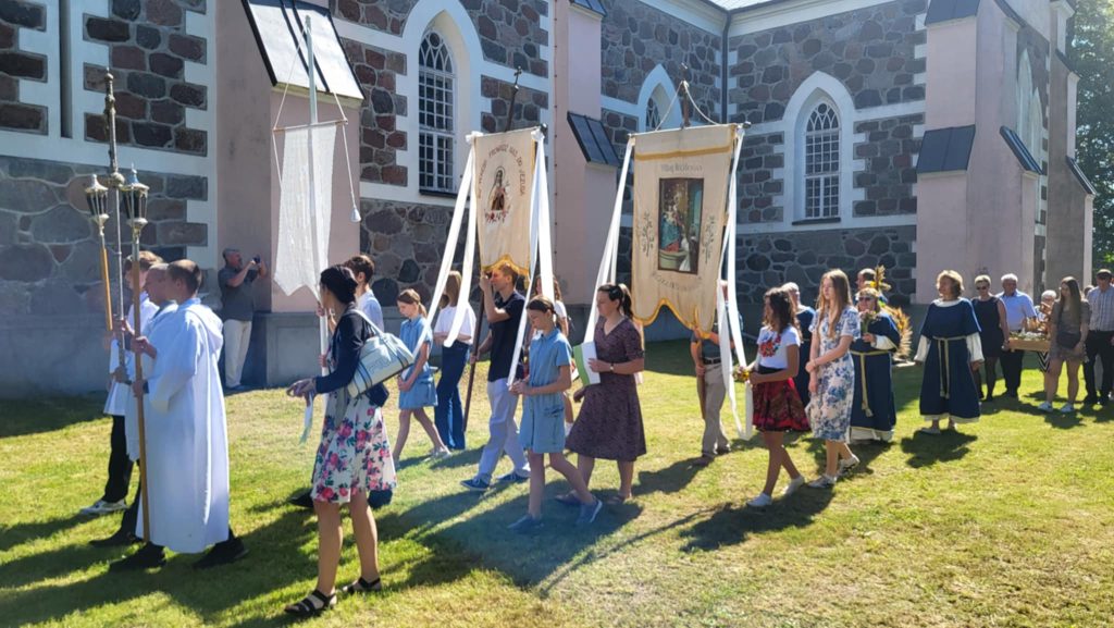 Messenger creation 8F2F5337 E387 4BCE 8E16 21E89BFE22E3