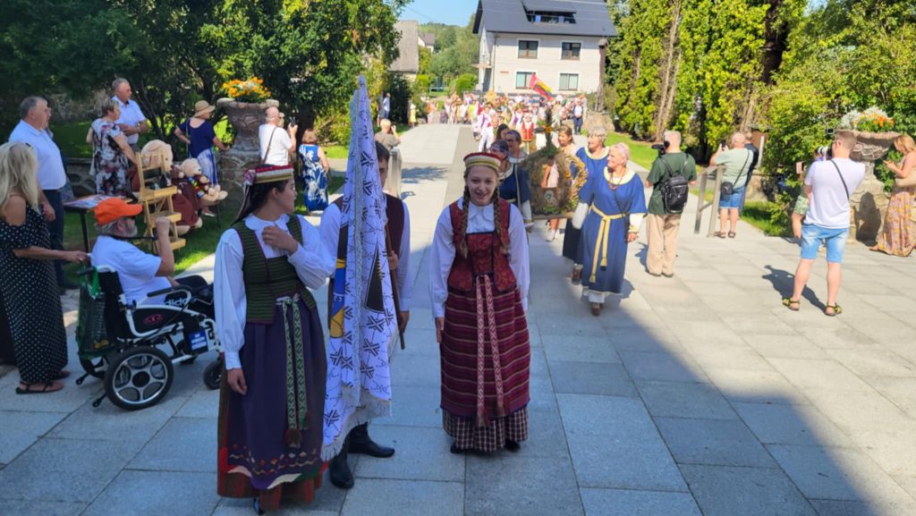 Messenger creation 90BA7609 8F6B 4CD0 A525 459BF27BB25B