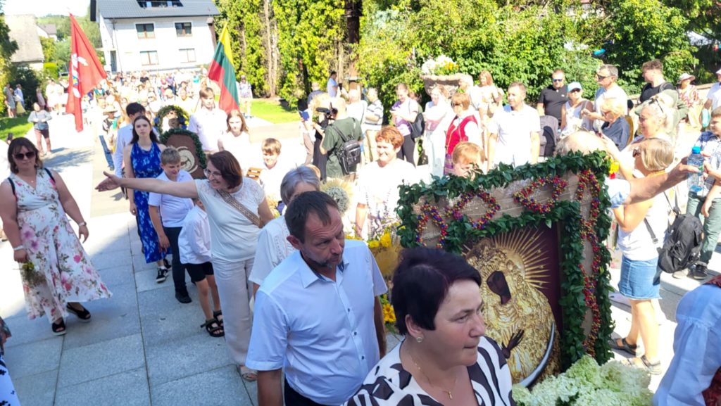 Messenger creation B20D89F6 6911 454F 81D4 0D182BF8AC4A