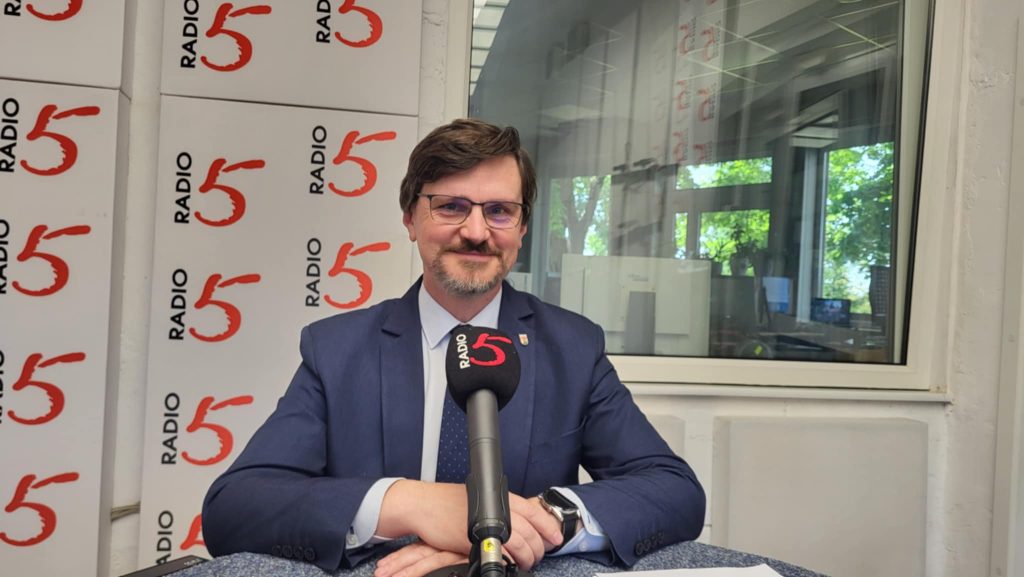 cee8ee24 e644 48c1 a2d3 8e208b942740