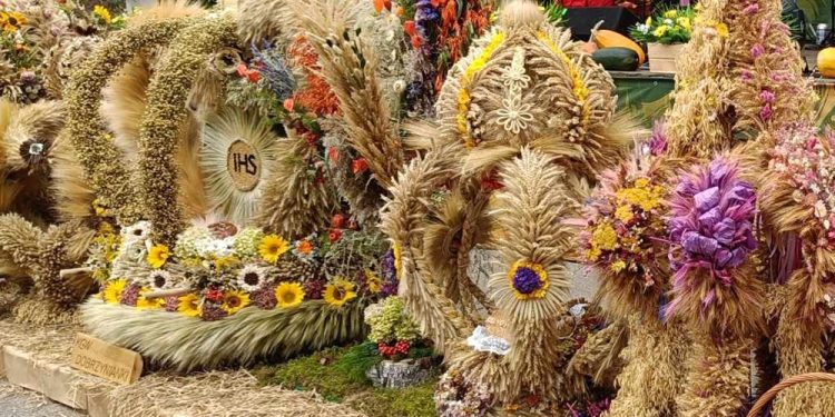 Konkurs na najpiękniejszy wieniec dożynkowy i równiankę 1 zdj. ilustracyjne