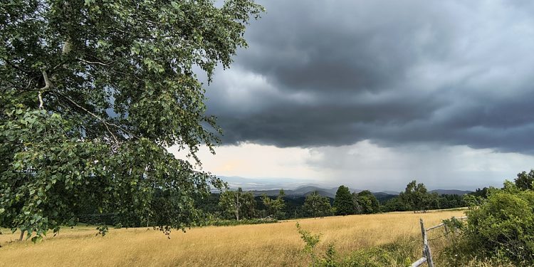 Synoptycy prognozują burze! Do mieszkańców trafiły alerty RCB 1 zdjęcie ilustracyjne