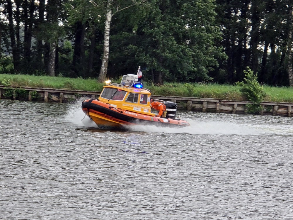 Nie żyje 45-latek, który spadł ze skutera na jeziorze Mamry 3 utoniecie 2 KPP wegorzewo