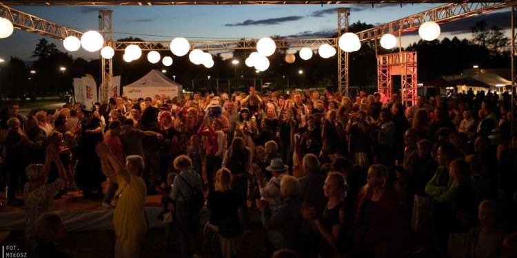 Suwalska potańcówka w klimatach bałkańskich 1 Zdjęcie ilustracyjne, Fot. Miłosz Kozakiewicz