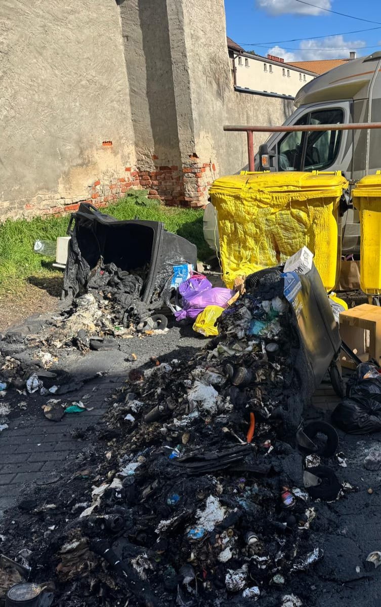 Podpalacz kontenerów na śmieci tymczasowo aresztowany 2 11