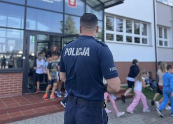 Ładunek wybuchowy w szkole i ewakuacja - to tylko ćwiczenia 7 KMP Suwałki