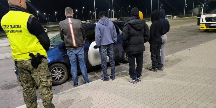 Jeden kurier, dwanaście odmów wjazdu i jedna readmisja - doba na granicy z Litwą 1 SG