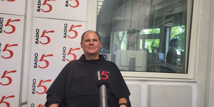 3889c908 0703 47a8 9557 5814f4492858